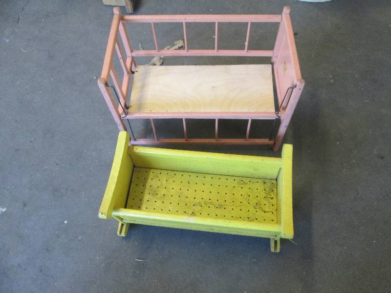 lot 88 image: Doll Crib & Cradle...