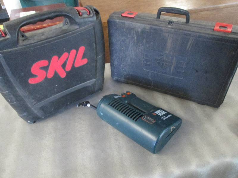 lot 109 image: Black & Decker Cordless Inflator, 2...