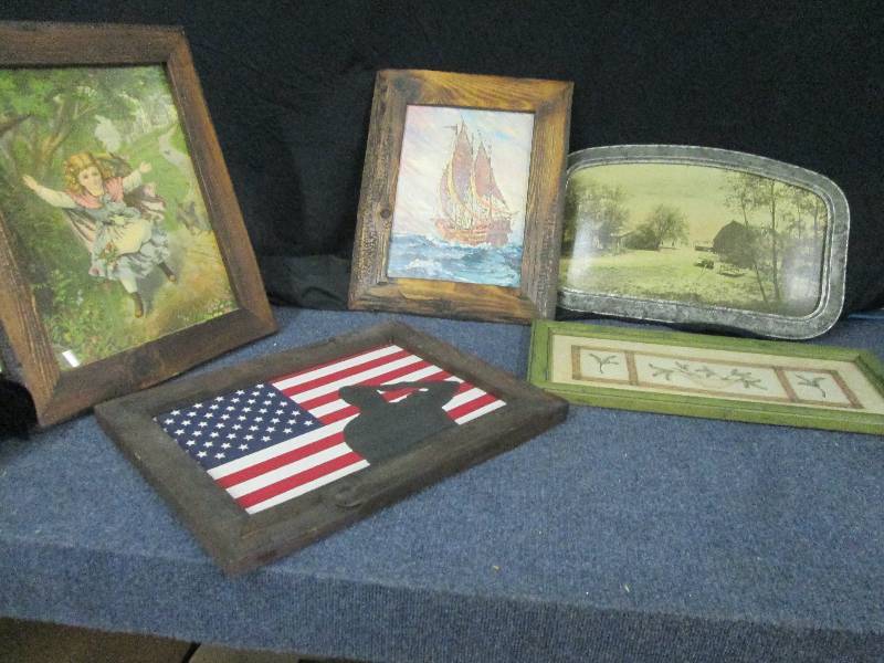 lot 35 image: Vintage and Patriotic Wall Dcor, ...