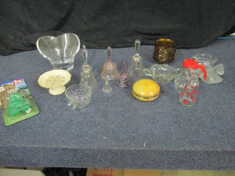 lot 37 image: Unique Heart Shaped Glass Bowl, 6 C...