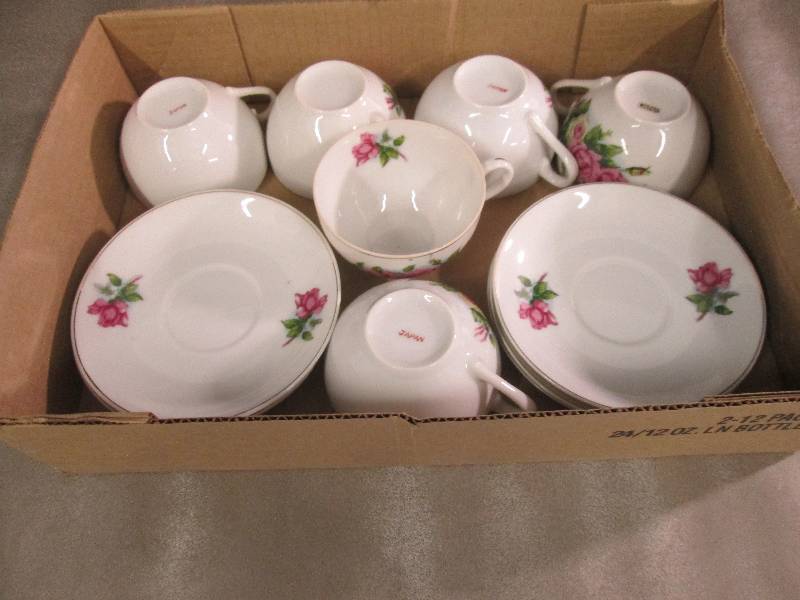 lot 41 image: 6 Bone China CupsSaucers from Japa...
