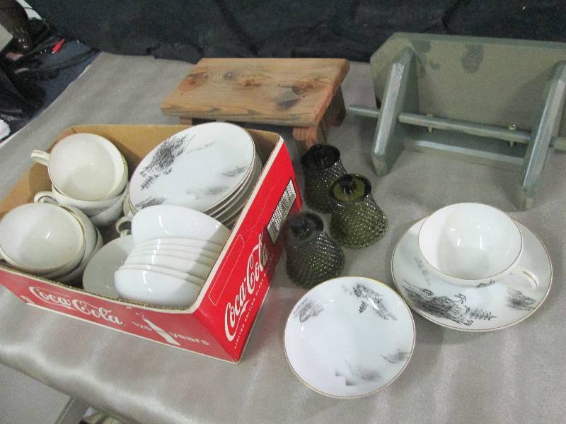 lot 61 image: Hand Painted Japanese China Set, Vo...