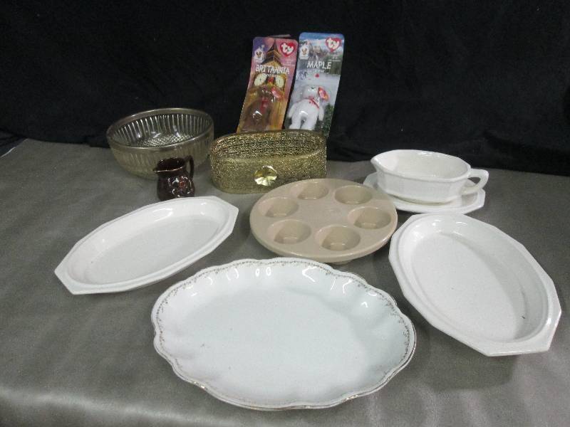 lot 65 image: Ty Collectible Bears, Cut Glass Bow...