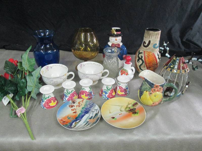 lot 67 image: Inspirational Soup Mugs, Vases, Can...