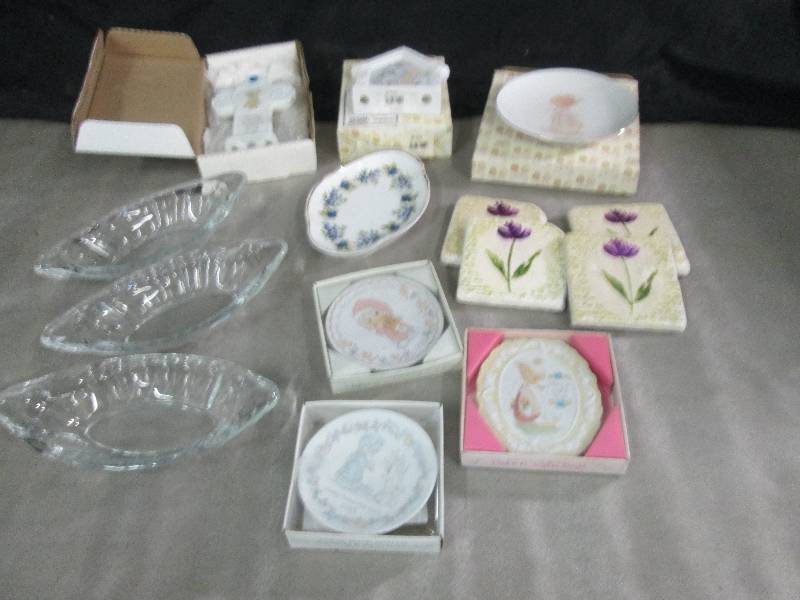 lot 71 image: 3 Banana Split Relish Dishes, Preci...