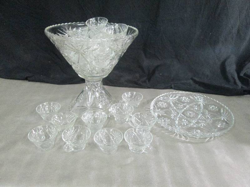 lot 72 image: Star Of David Punch & Platter Set...
