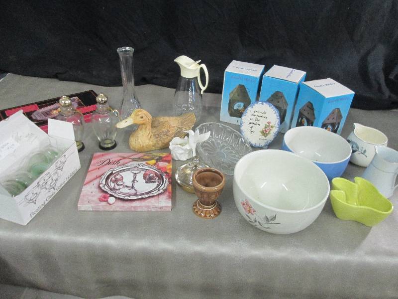 lot 74 image: Assorted Dcor, Kitchen & Giftware...