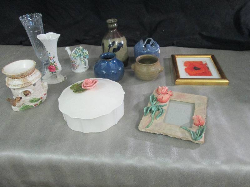 lot 76 image: Wall Dcor, Pottery, Dcor...