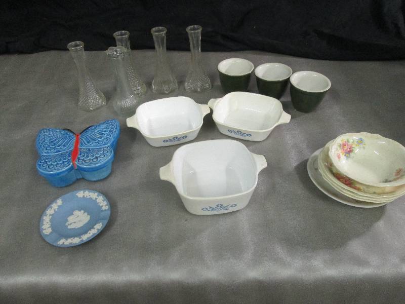 lot 79 image: 3 Small Corningware Dishes, 5 Bud V...