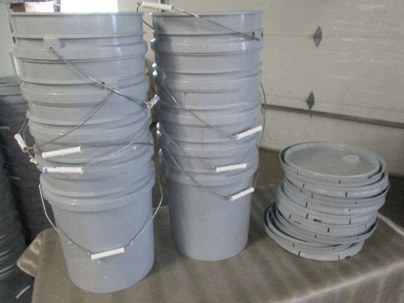 lot 124 image: Lot of 10 5 Gallon Grey Plastic Bu...