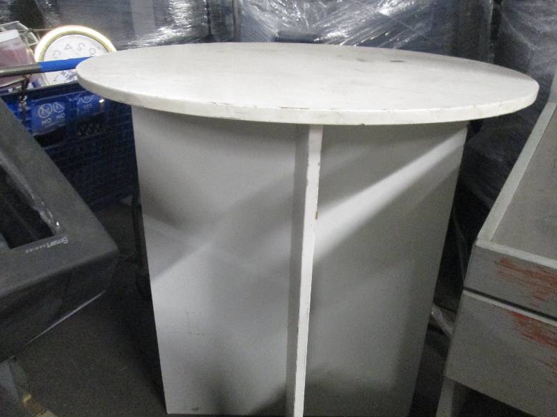 lot 152 image: Circular Pedestal Table...