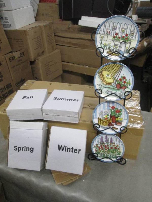 lot 163 image: Four Season Changeable Plate Dcor...