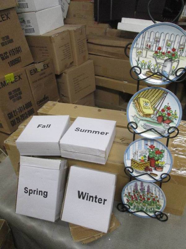 lot 165 image: Four Season Changeable Plate Dcor...