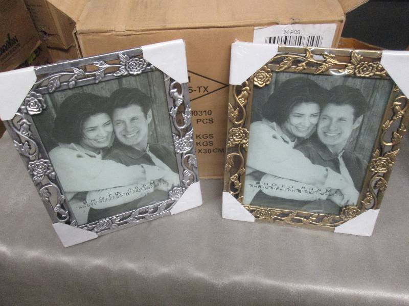lot 176 image: Case of 24 Rose 8x10 Photo Frames w...