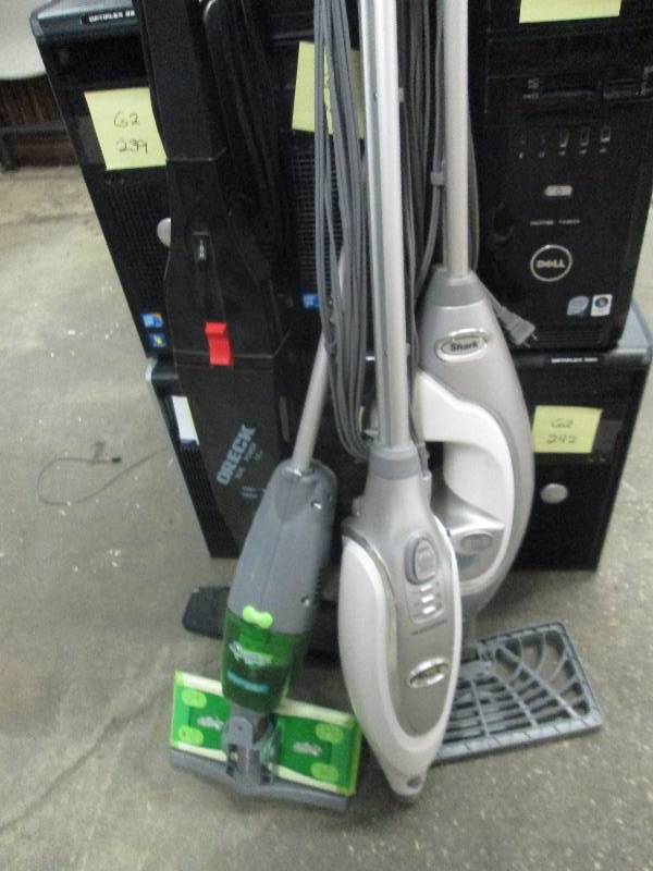 lot 249 image: Lot of 3 Floor Cleaners, power on...