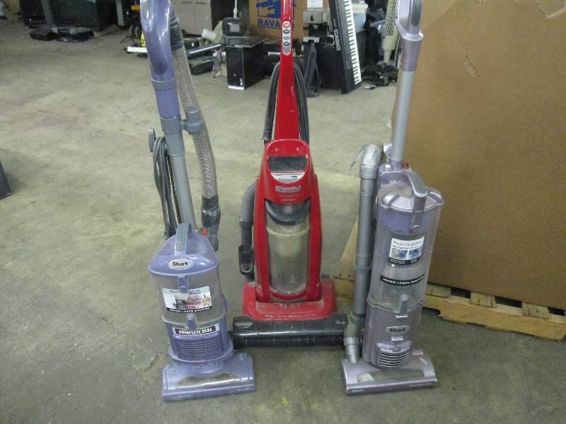 lot 253 image: Lot of 3 Vacuum Cleaners, power on...