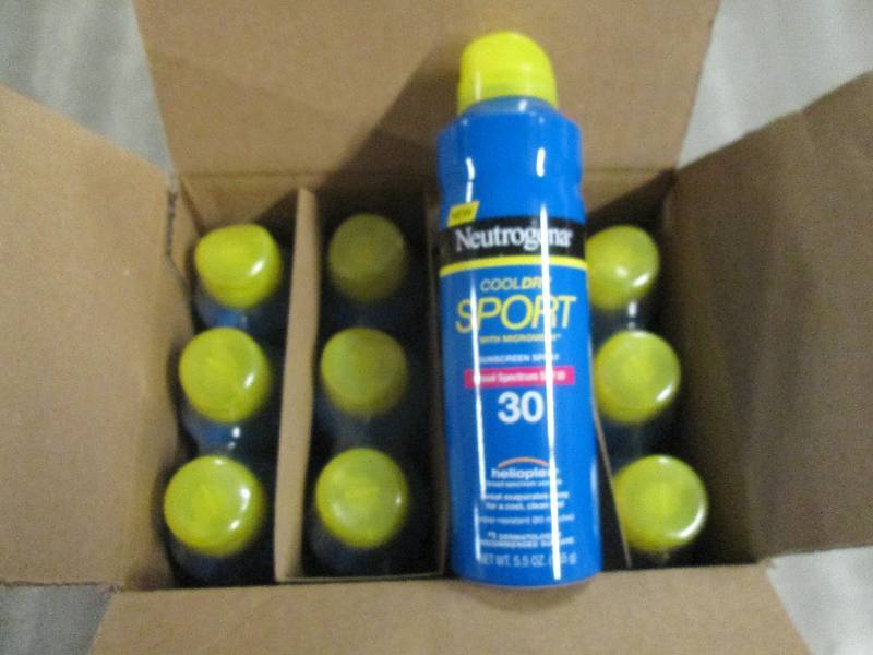 lot 304 image: Case of 12 5.5 oz Neutrogena Cool ...