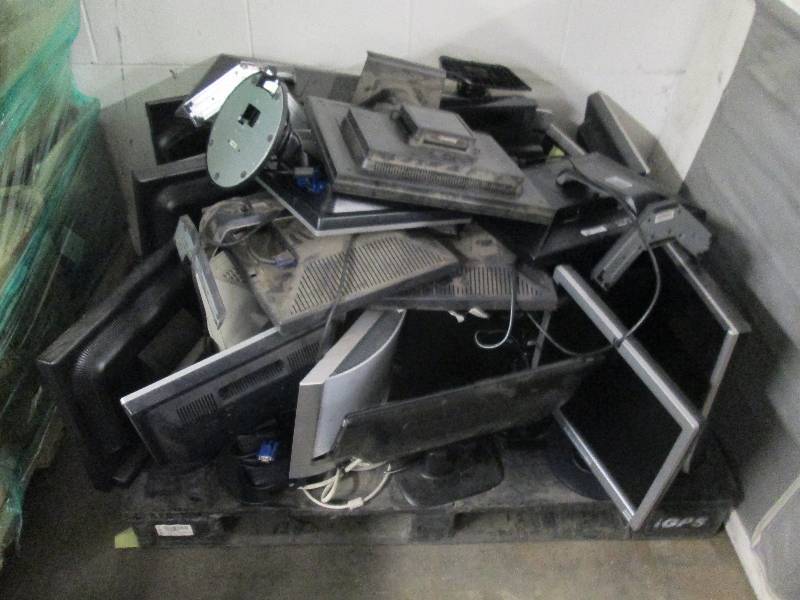 lot 316 image: Pallet of Monitors...