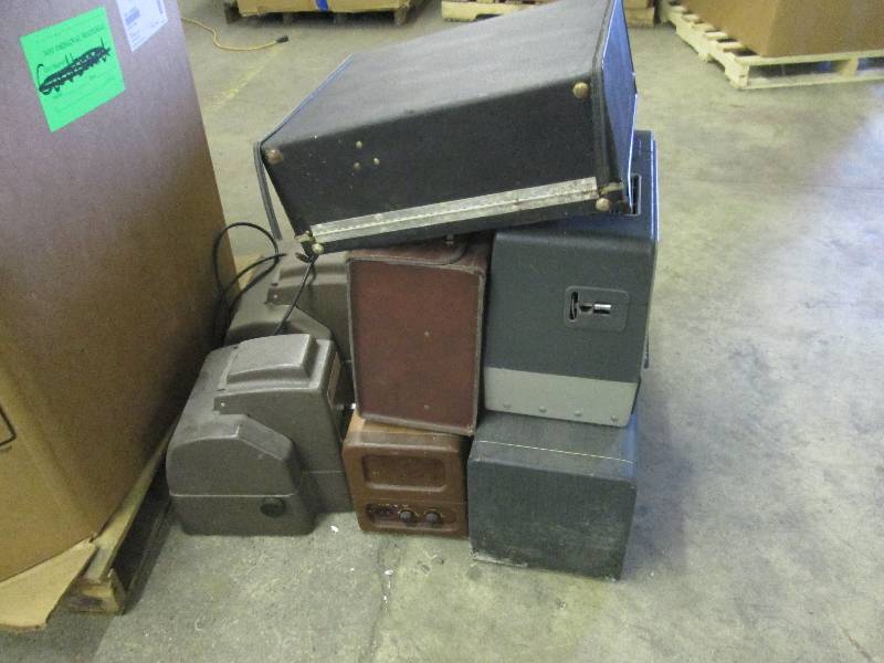 lot 320 image: Large Lot of Assorted Vintage Proje...