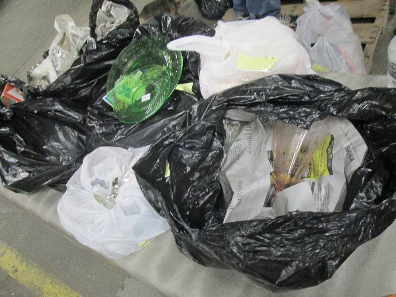 lot 333 image: Lot of 6 Grab Bags of Assorted Glas...