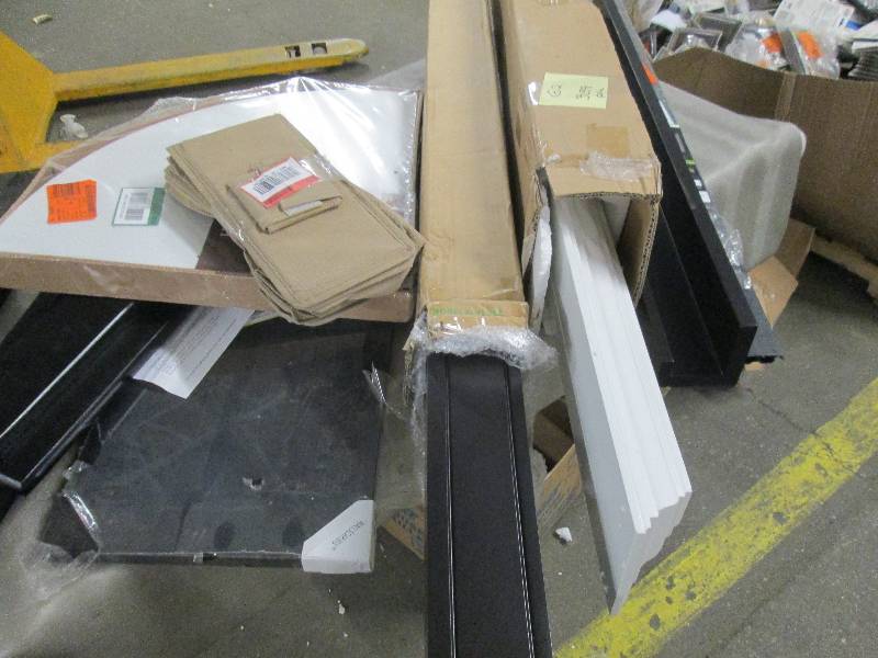 lot 339 image: Lot of Assorted Shelves...