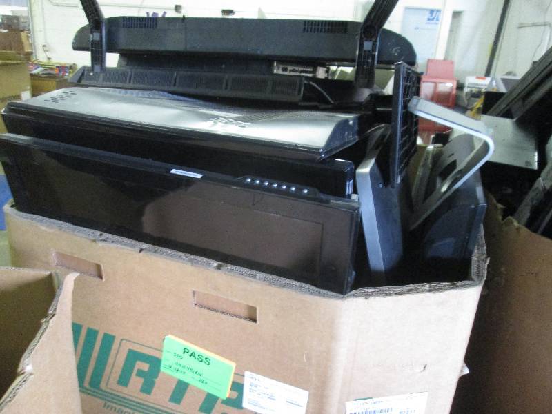 lot 361 image: Gaylord Pallet of Non-working Flat...