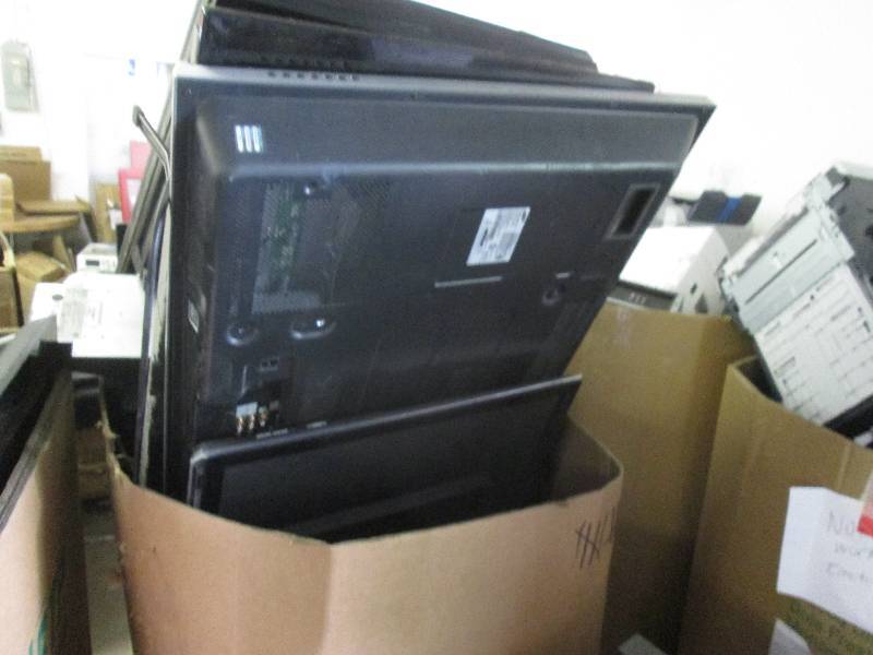 lot 362 image: Gaylord Pallet of Non-working Flat...