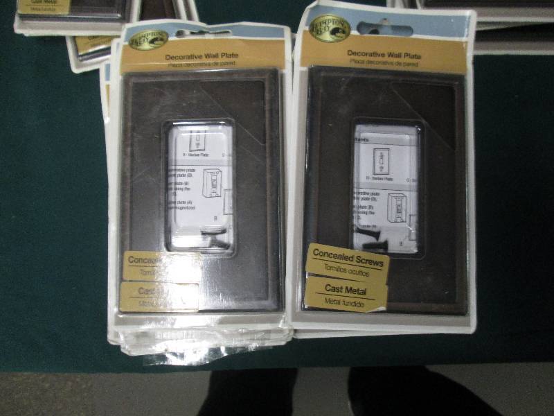 lot 366 image: Lot of 24 Hampton Bay Cast Metal S...