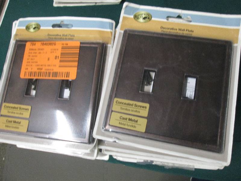 lot 368 image: Lot of 24 Hampton Bay Cast Metal 2...