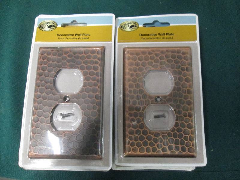 lot 370 image: Lot of 24 Hampton Bay Hammered 1 D...