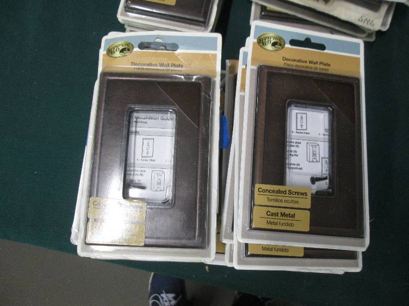 lot 372 image: Lot of 24 Hampton Bay Cast Metal S...