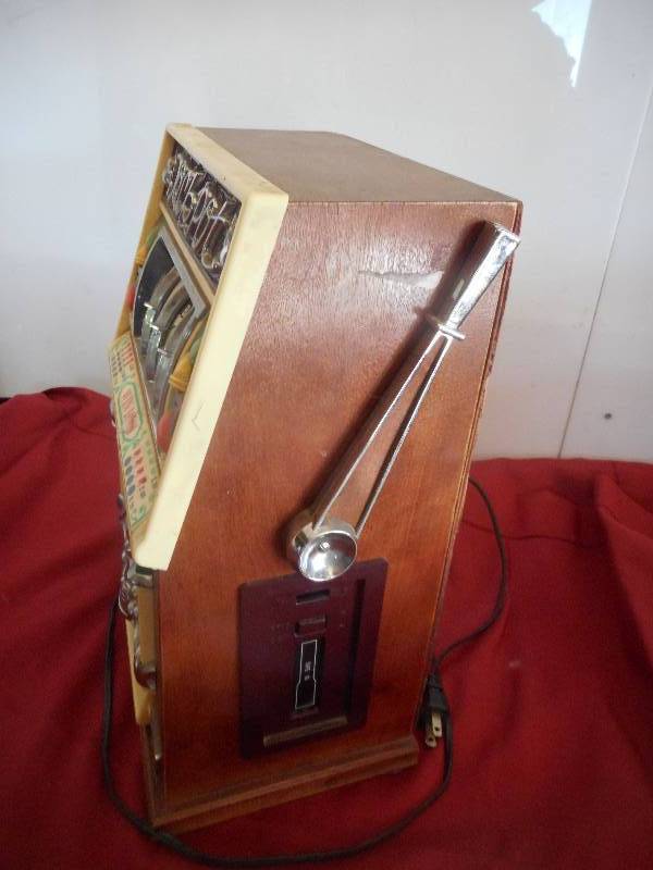 COLLECTIBLE CASSETTE PLAYER