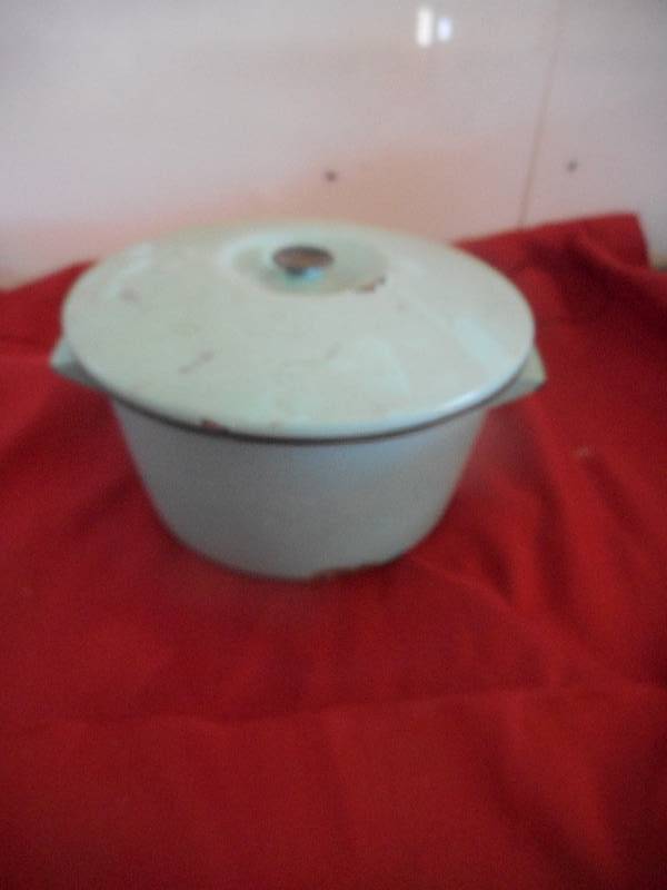 VINTAGE ENAMEL POT
