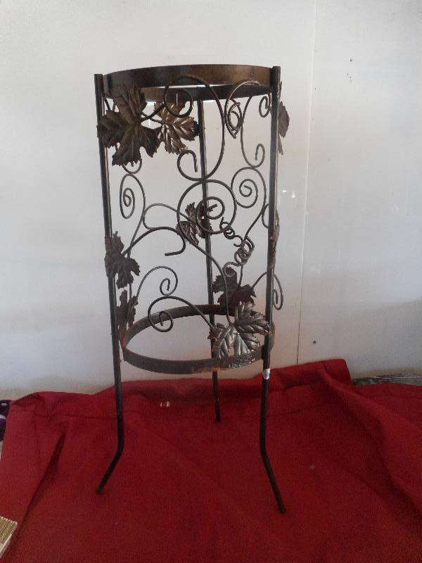 VINTAGE METAL STAND