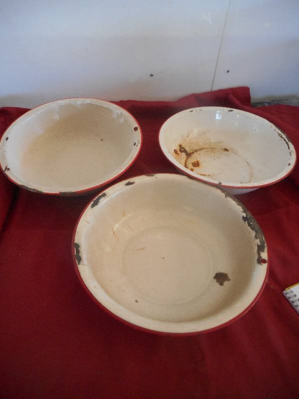 3 VINTAGE ENAMEL BOWLS