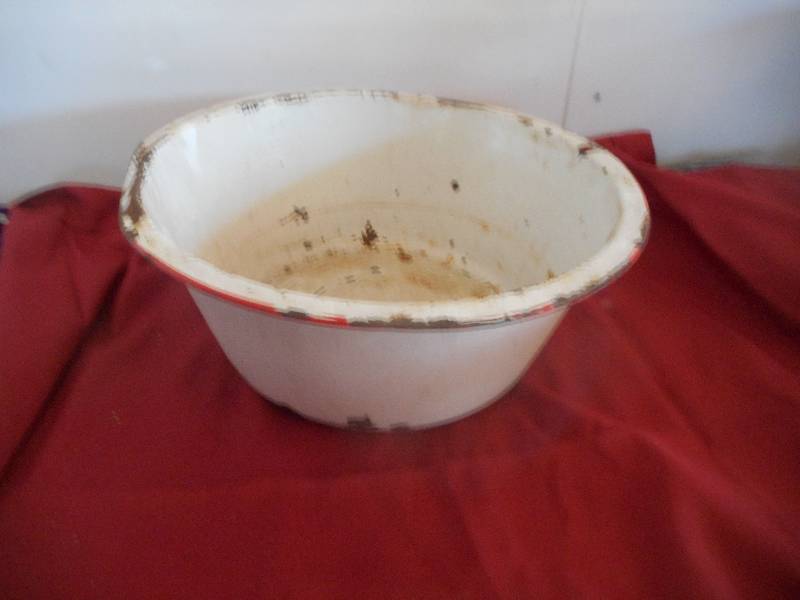 VINTAGE ENAMEL BASIN