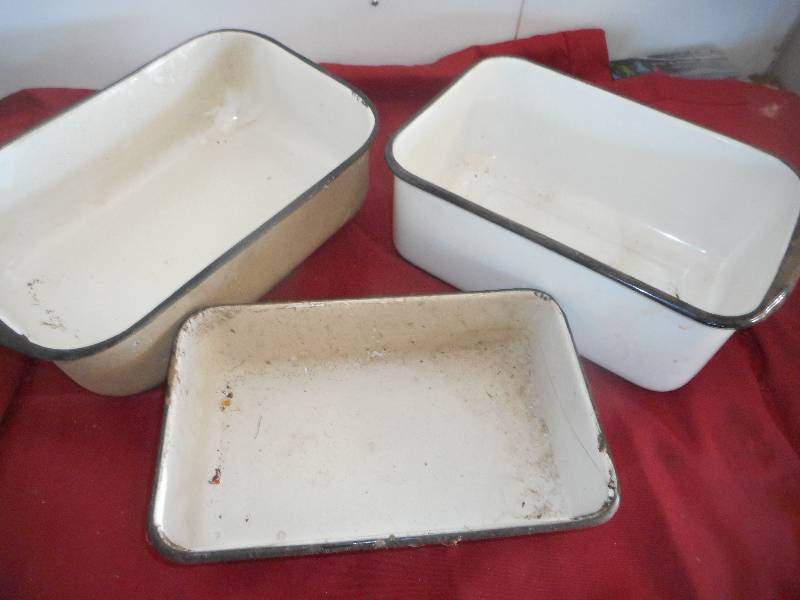 3 ENAMEL SQUARE PANS