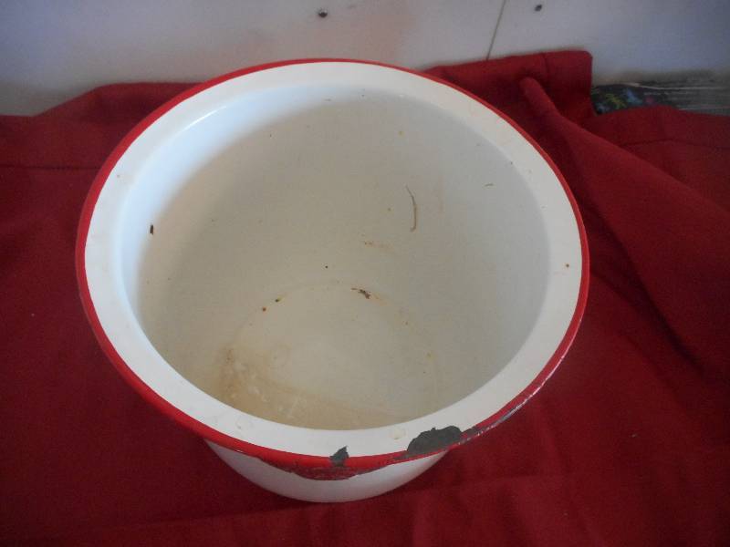 VINTAGE ENAMEL COLUMBIAN POT