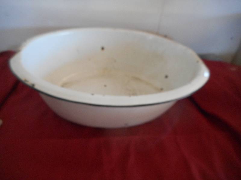 ENAMEL BASIN