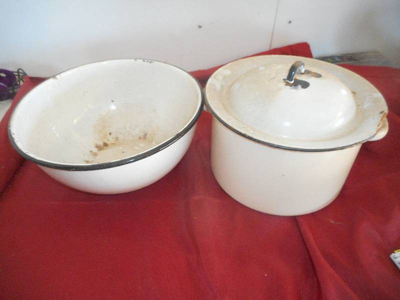 VINTAGE ENAMEL POT 1 BOWL