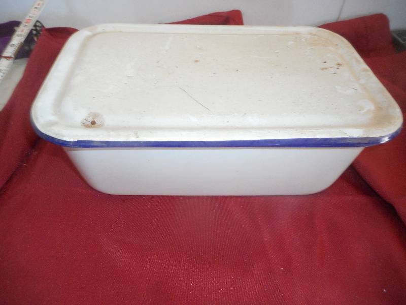 VINTAGE ENAMEL POT WITH LID