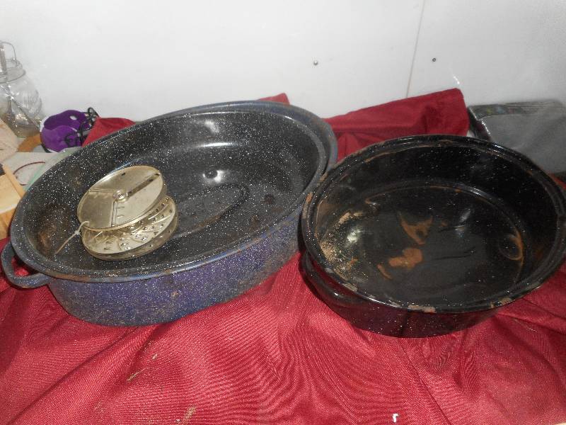 BLUE ENAMEL ROASTERS