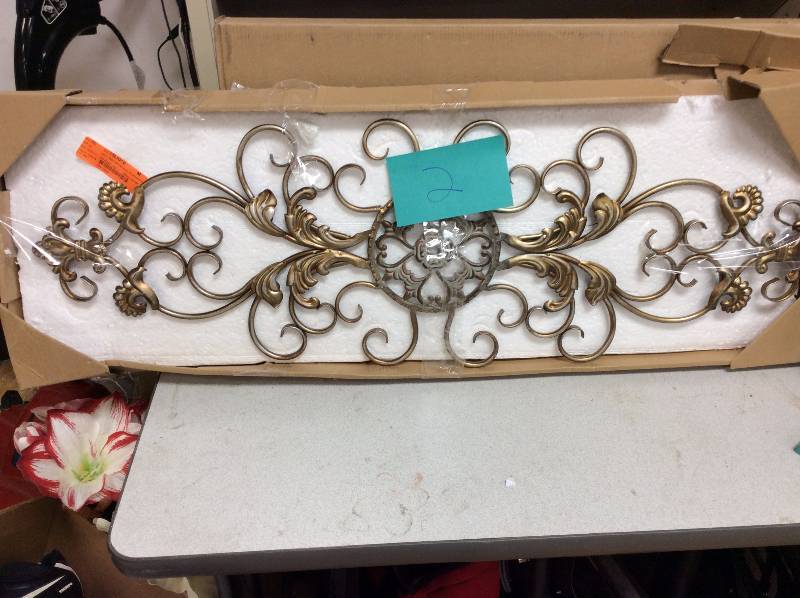 lot 2 image: Stratton Home Dcor Traditional Scroll Wall Dcor open box never used