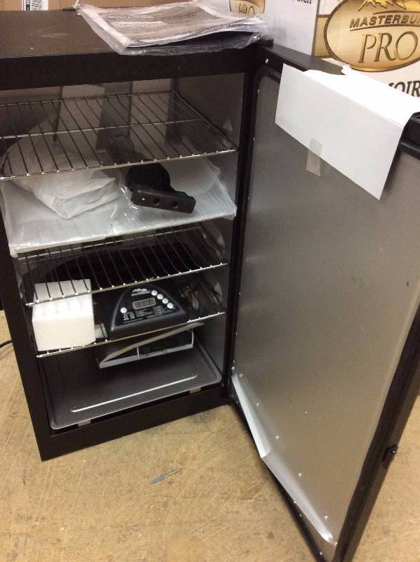 lot 16 image: Masterbuilt Pro 30 in. Black Electric Digital Smoker-20071317 open box never used