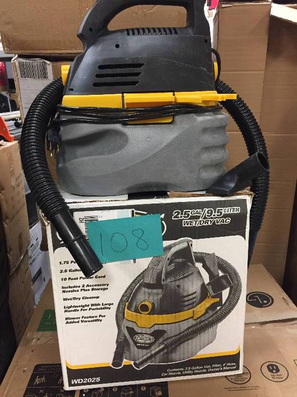 lot 108 image: Stinger 2.5 gal. 1.75-Peak HP Compact Wet Dry Vac in working conditions