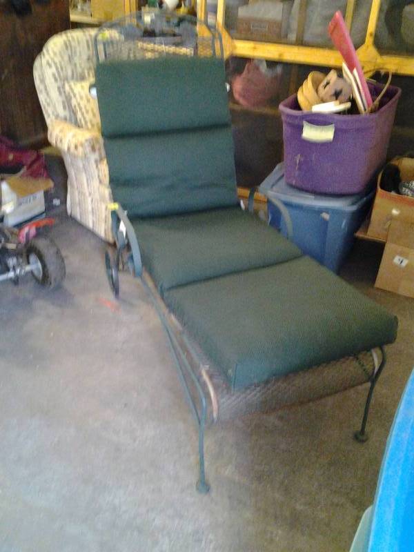 Metal Chaise Lounge With Pad Like New On Wheels