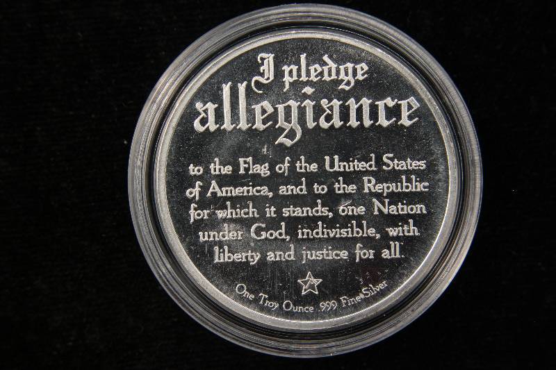 1 TROY OZ. .999 FINE SILVER EAGLE WITH PLEDGE OF ALLEGIANCE DESIGN IN AIRTITE HOLDER