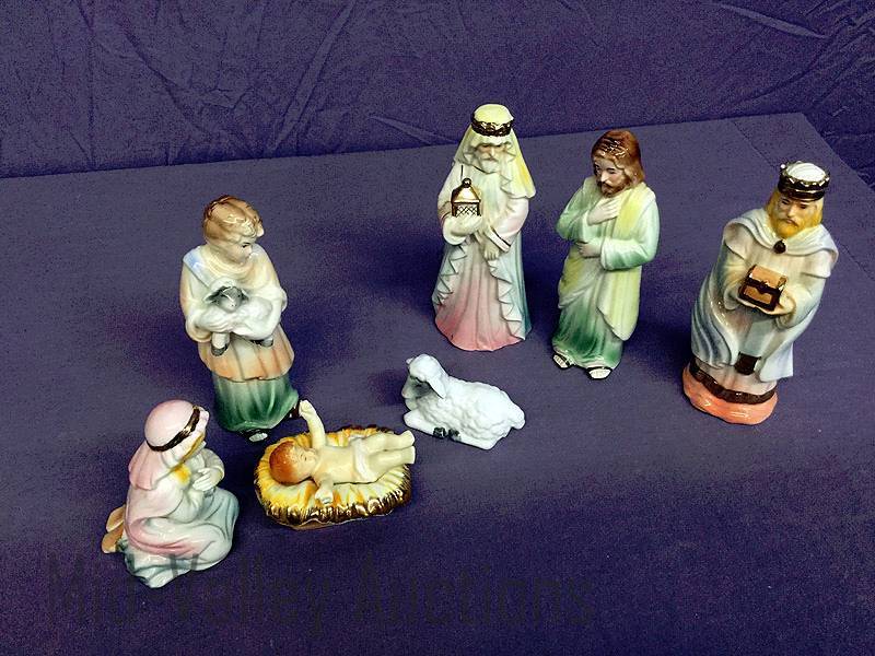 lot 292 image: Nativity set