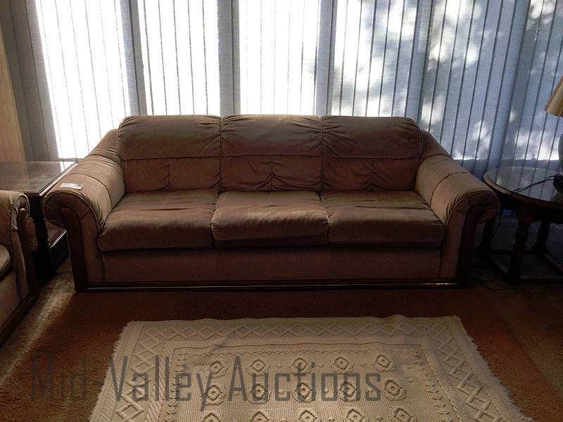 lot 34 image: Sofa 7 long