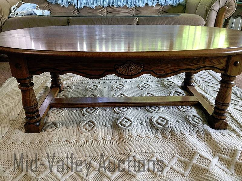 lot 36 image: Coffee table
